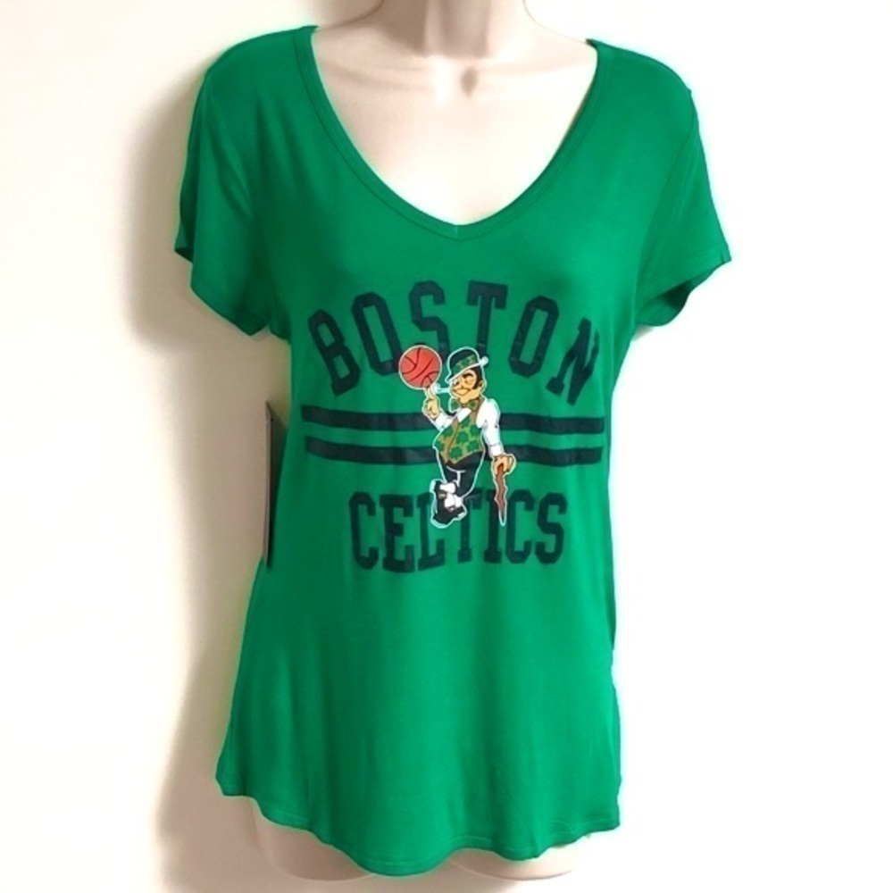 🆕 Boston Celtics NBA women’s v neck top